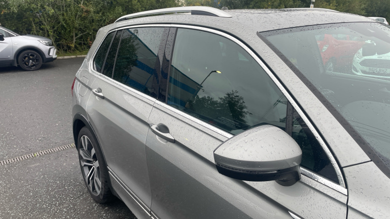 Volkswagen Tiguan 2.0 TDi 150 R-Line 5dr DSG Diesel Estate